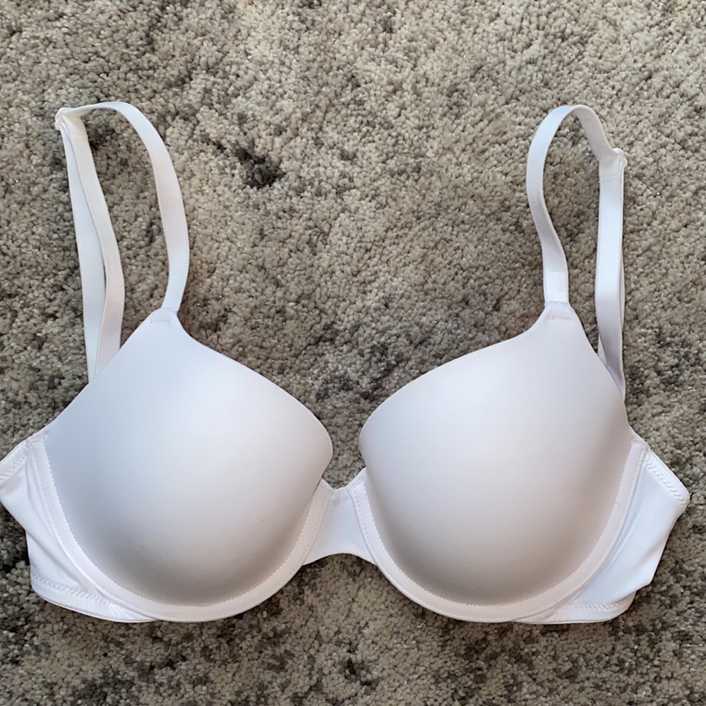 🌶 PINK Victoria’s Secret White Tee Shirt Bra 32DD